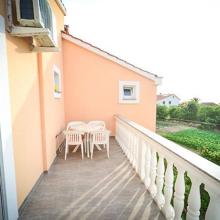 Apartments Valentina Petrčane Exterior foto