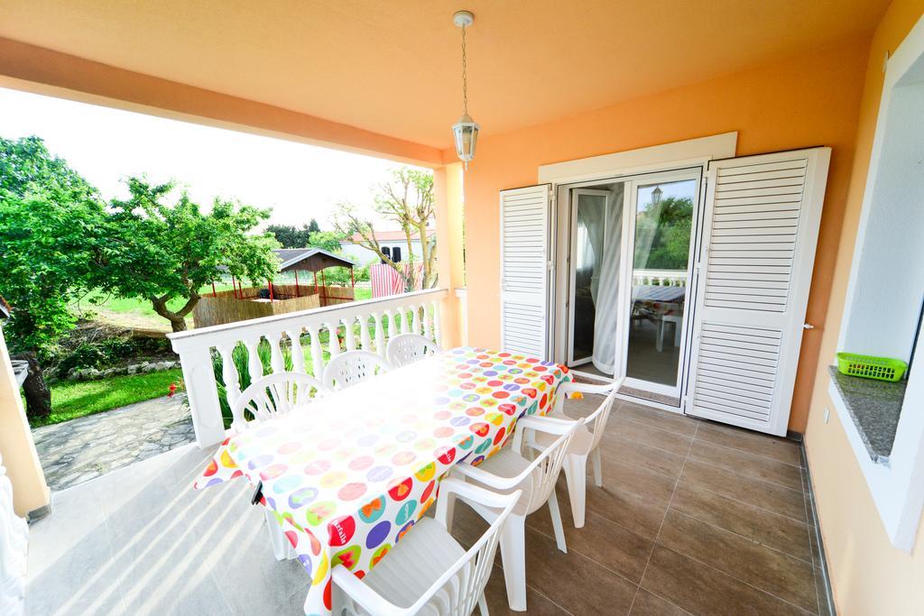 Apartments Valentina Petrčane Exterior foto