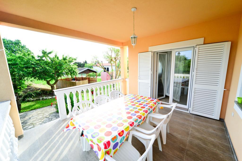 Apartments Valentina Petrčane Exterior foto