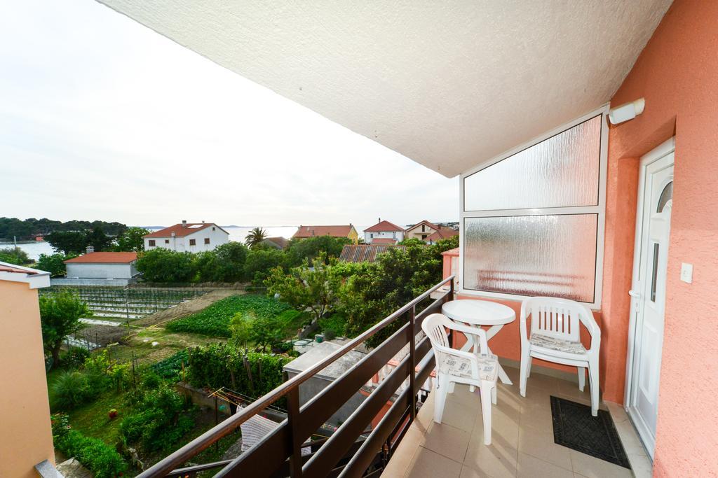Apartments Valentina Petrčane Exterior foto